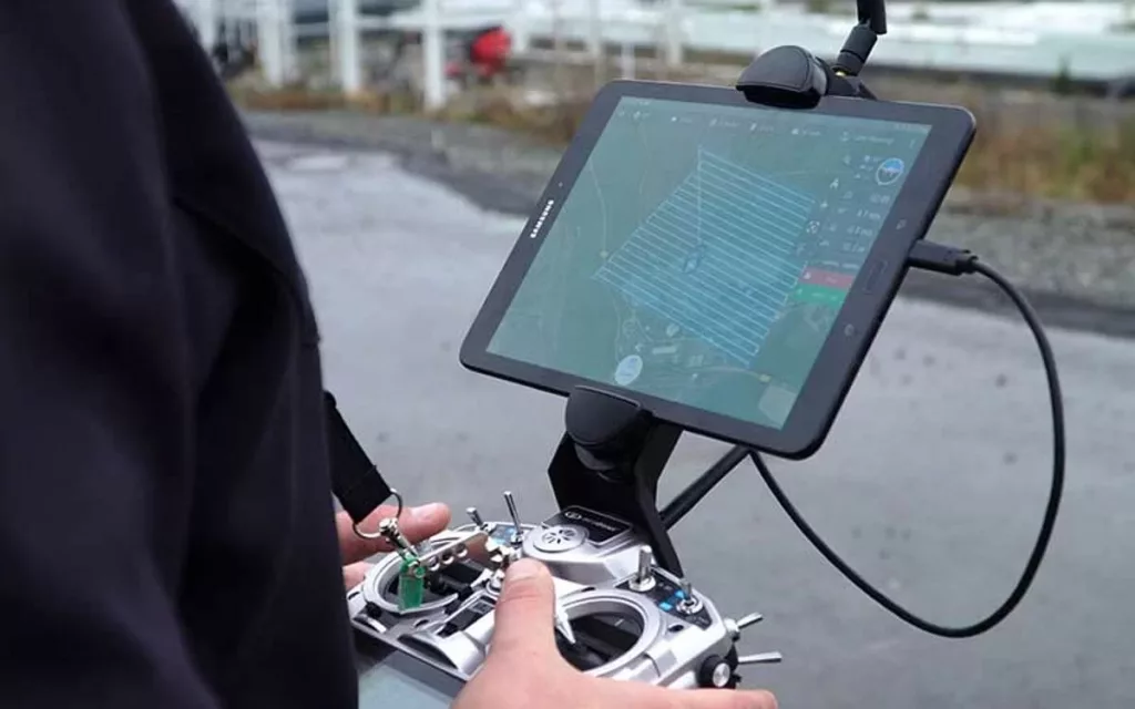 Drohnenvermessung im Einsatz mit Tablet Visualisierung