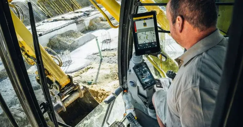 Mitarbeiter von der Georg Reisch GmbH & Co. KG auf der Baustelle