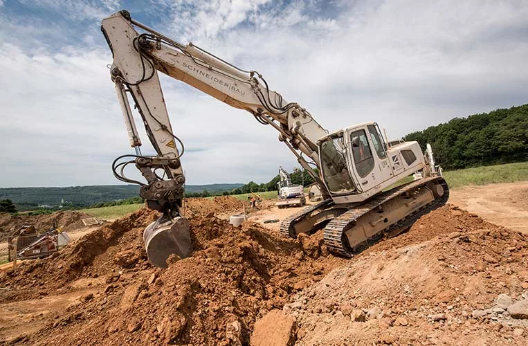 Bagger im Neubaugebiet in Warmsroth