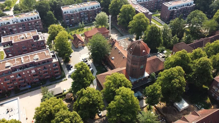 Luftaufnahme AKS: Baumaßnahme in der August-Krogmann-Straße in Hamburg.